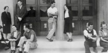 Picture of the Stanton steps in 1940 showing the missing sculptures in place.